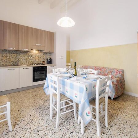 Casa Vacanze Penelope อเลซซาโน ภายนอก รูปภาพ