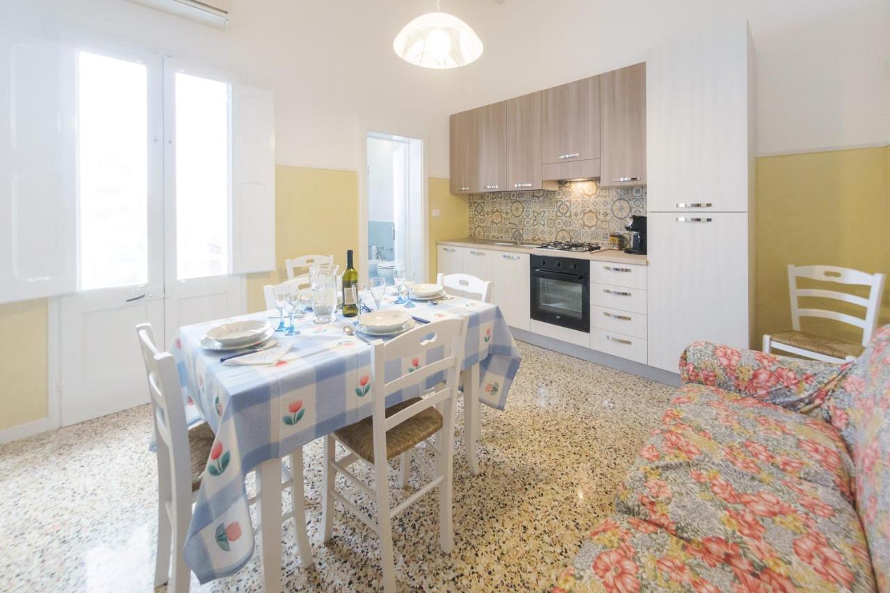 Casa Vacanze Penelope อเลซซาโน ภายนอก รูปภาพ